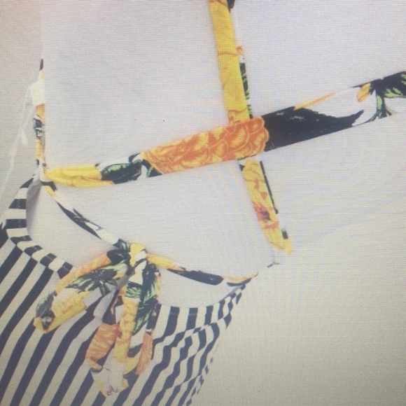 CUPSHE FLORAL & STRIPED BATHING SUIT - Picture 4 of 4